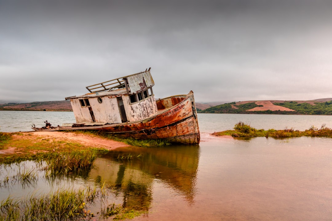 Photo Boat on water