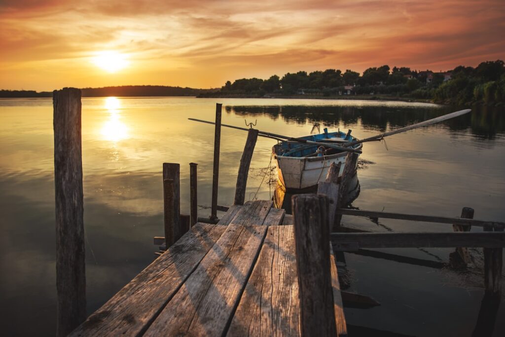 Photo Boat on water