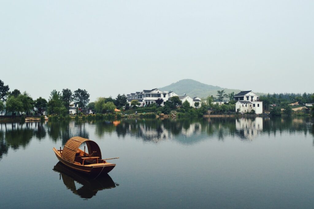 Photo Boat on water