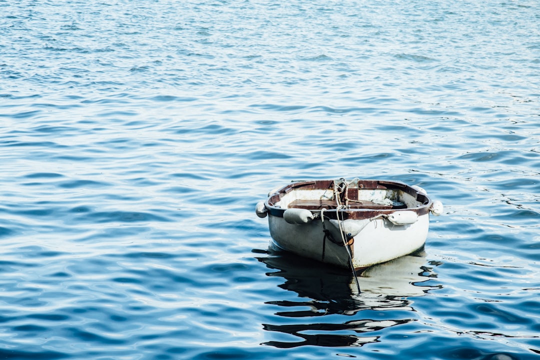 Photo Boat on water
