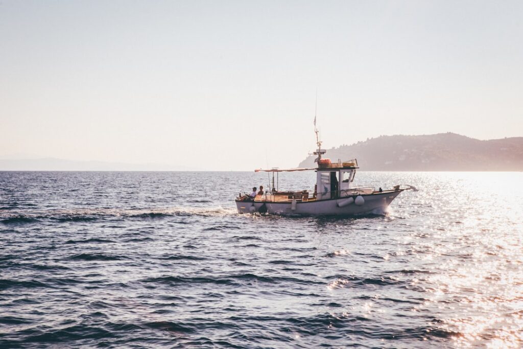 Photo Boat on water